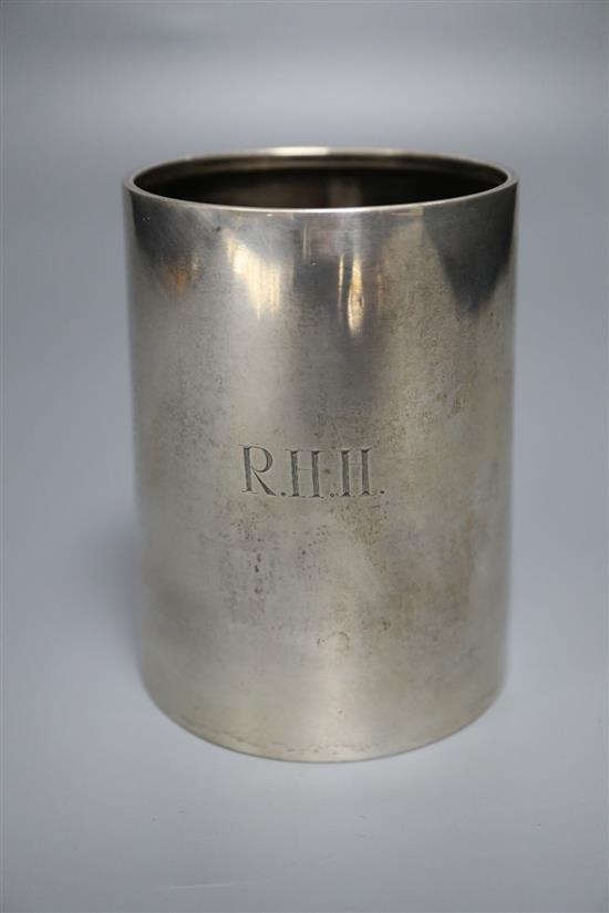A George VI silver mug, with engraved initials, Lee & Wigfull, Sheffield, 1937, 93mm, 197 grams.